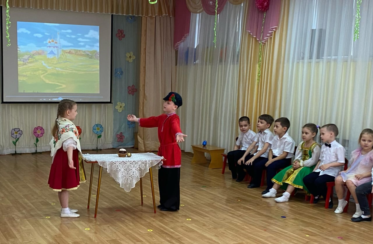 Развлечения проходят с играми, песнями и танцами