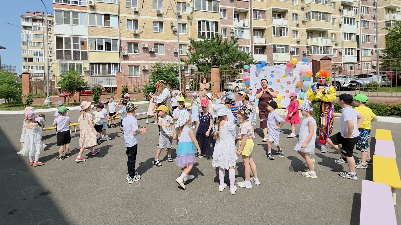 6 июня прошло развлечение "Волшебное лето в стране детства".