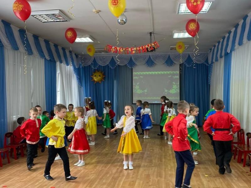 В нашем детском саду прошло замечательное развлечение, посвященное одному из самых веселых праздников – Масленице! 