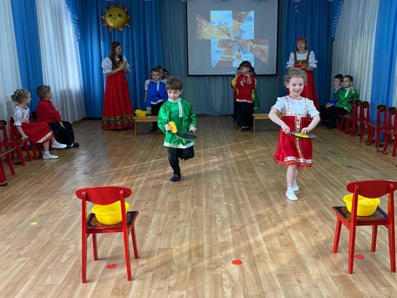 В нашем детском саду прошло замечательное развлечение, посвященное одному из самых веселых праздников – Масленице! 