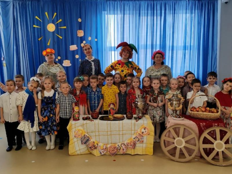 В нашем детском саду прошло замечательное развлечение, посвященное одному из самых веселых праздников – Масленице! 