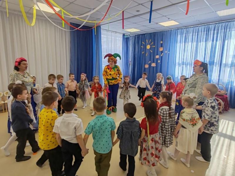 В нашем детском саду прошло замечательное развлечение, посвященное одному из самых веселых праздников – Масленице! 